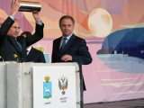 Путин заложил капсулу в основание футбольной арены, которую построят к ЧМ по футболу 2018 года.
