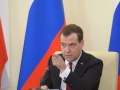 Медведев поручил представить предложения по ограничению импорта стройматериалов.